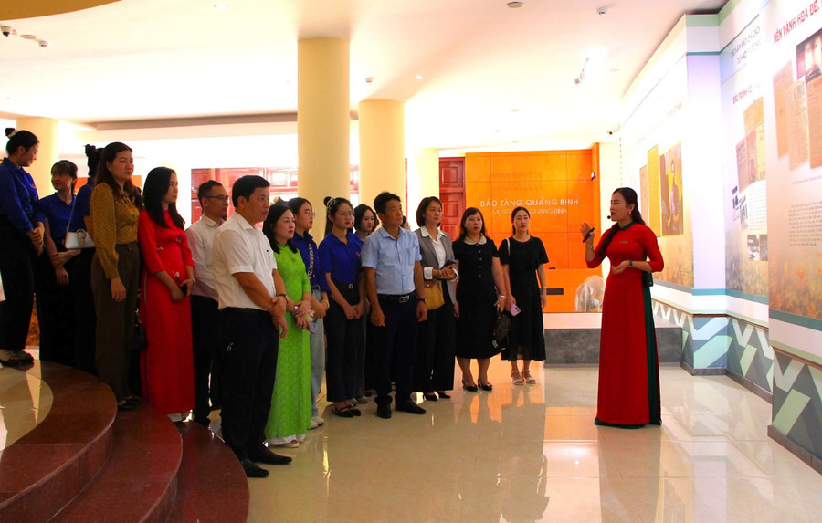 Quảng Bình khai mạc chuyên đề trưng bày tái hiện hành trình Báo chí Cách mạng Việt Nam và vinh danh báo chí địa phương.