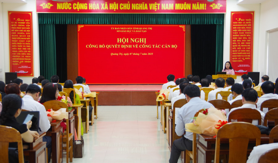 Sở GD&ĐT Quảng Trị tổ chức Hội nghị công bố quyết định về công tác cán bộ. 5.jpg