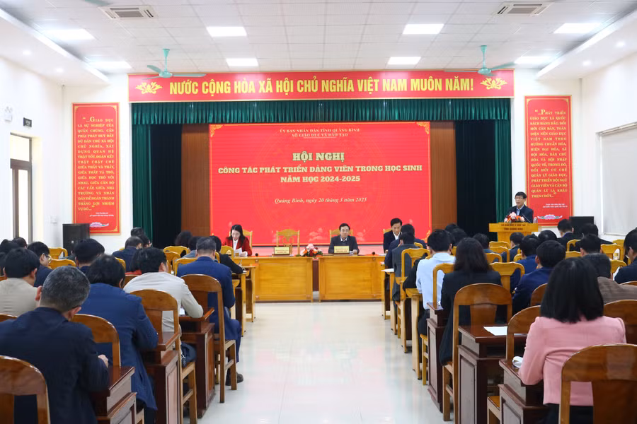 Ngành Giáo dục Quảng Bình quan tâm, đẩy mạnh công tác phát triển đảng viên trong học sinh.