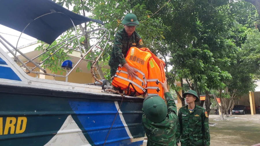 Các phương tiện, trang thiết bị sẵn sàng ứng phó với bão Trà Mi. 