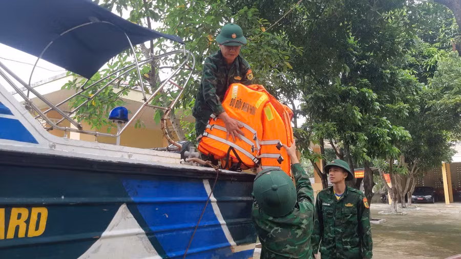 Các phương tiện, trang thiết bị sẵn sàng ứng phó với bão Trà Mi. 