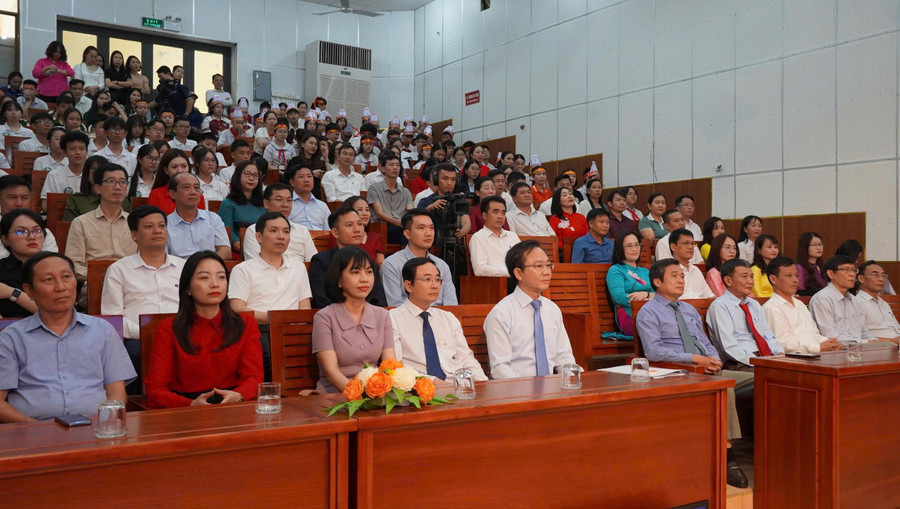 Chương trình tạo sân chơi để học sinh lớp 7 và lớp 8 các trường THCS trên địa bàn giao lưu, học hỏi. 1.jpg