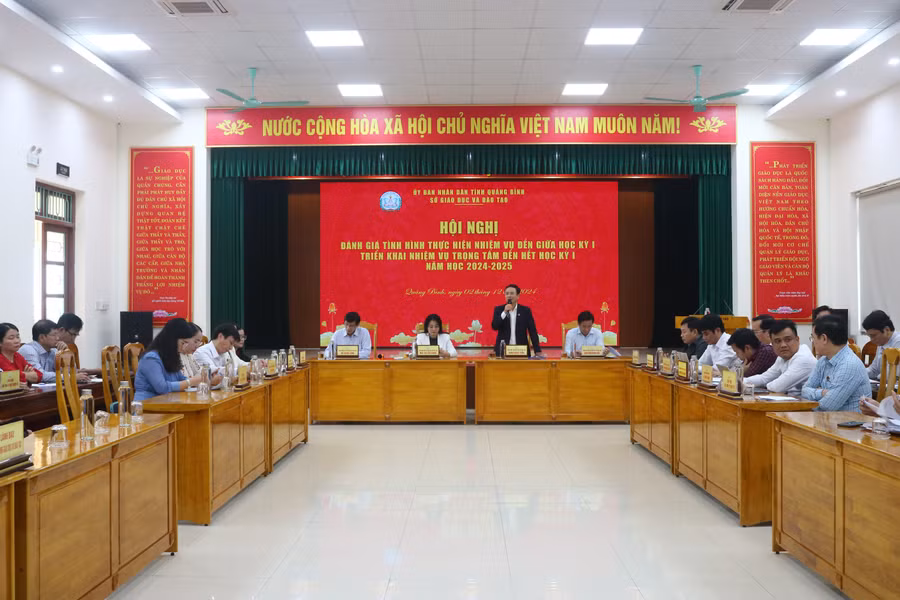 Sở GD&ĐT Quảng Bình tổ chức Hội nghị đánh giá tình hình thực hiện nhiệm vụ đến giữa học kỳ I, triển khai nhiệm vụ trọng tâm đến hết học kỳ học kỳ I. 