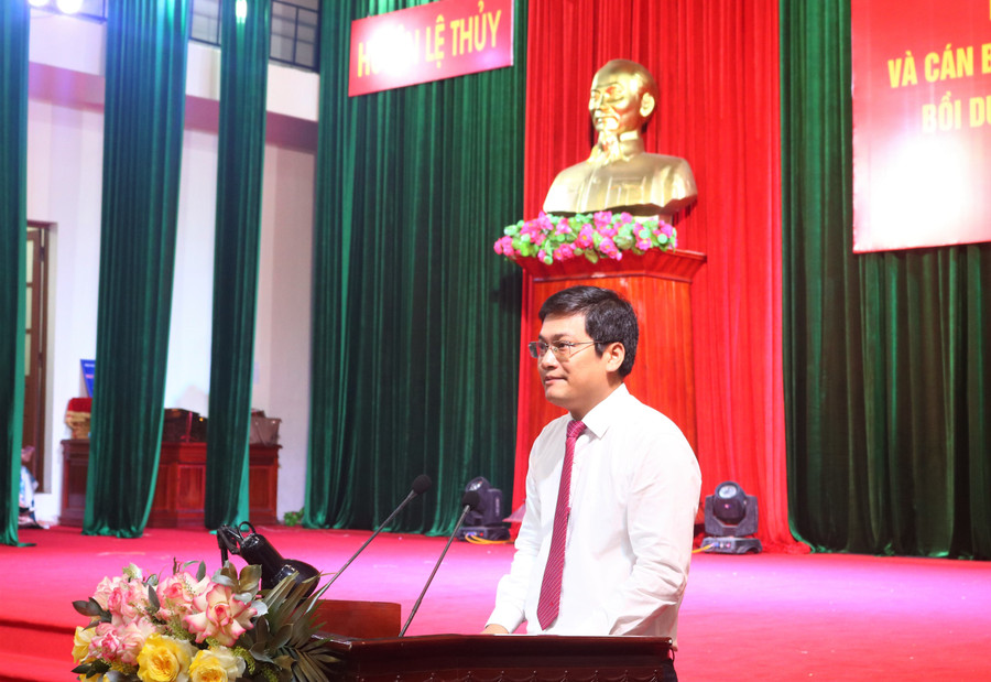 Ông Nguyễn Đình Hoà, Chủ tịch UBND huyện Lệ Thủy phát biểu tại buổi lễ. 2.jpg