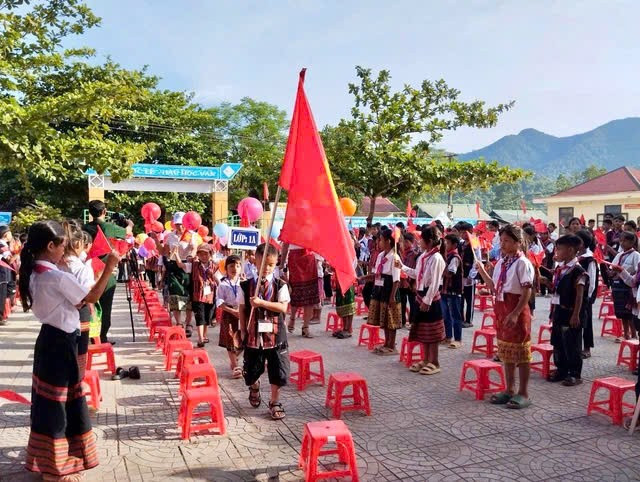 Tỉnh Quảng Bình tăng mức hỗ trợ tiền ăn uống, sinh hoạt cho học sinh, sinh viên dân tộc thiểu số.