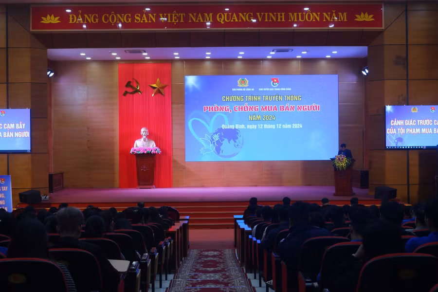 Hơn 350 đoàn viên, thanh niên Quảng Bình được tuyên truyền về phòng, chống mua bán người. 