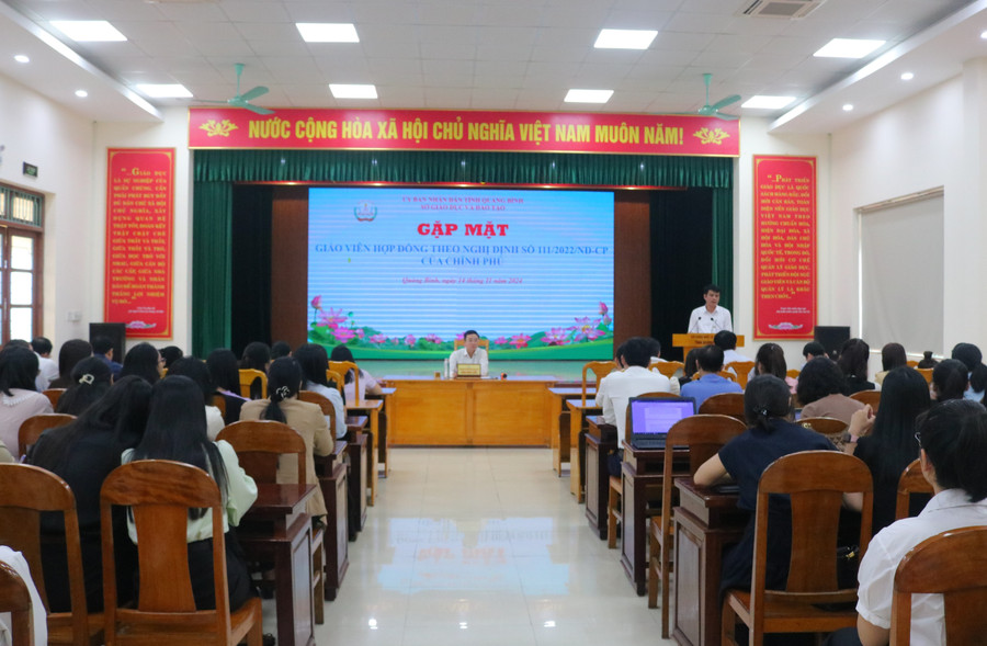 Sở GD&ĐT Quảng Bình tổ chức gặp mặt giáo viên hợp đồng.