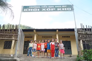 Nghệ An hiện còn nhiều điểm trường lẻ ở vùng sâu vùng xa, học sinh dân tộc thiểu số. Ảnh: Hồ Lài