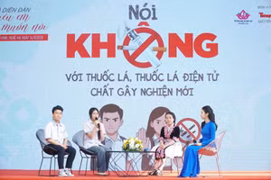 Diễn đàn Điều em muốn nói chủ đề "Nói không với thuốc lá, thuốc lá điện tử, chất gây nghiện mới với sự tham gia của hơn 1.000 học sinh Nghệ An. Ảnh: Hồ Lài