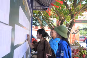 Thí sinh dự thi vào lớp 10 THPT tỉnh Nghệ An năm học 2025-2026. Ảnh: Hồ Lài