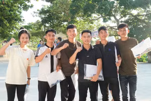 Thí sinh Nghệ An dự thi tốt nghiệp THPT năm 2025. Ảnh: Hồ Lài