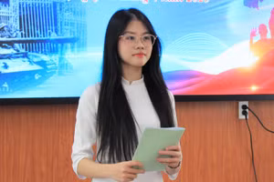 Em Nguyễn Trần Yến Nhi (học sinh Trường THPT Cửa Lò, Nghệ An) đạt thủ khoa khối C00 toàn quốc năm 2025. Ảnh: NVCC