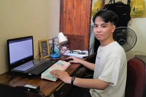 Em Lê Nguyên Thịnh thủ khoa Kỳ thi tốt nghiệp THPT của tỉnh Nghệ An và là á khoa toàn quốc. Ảnh: Hồ Lài