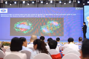 Hội nghị khoa học về Tiếp cận toàn diện chẩn đoán, điều trị và quản lý ung thư trong kỷ nguyên số tại Bệnh viện Ung bướu Nghệ An. Ảnh: Hồ Lài