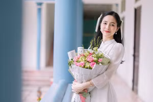 Em Hồ Thị Khánh Linh (Trường THPT Quỳnh Lưu 3) thủ khoa khối A00 tỉnh Nghệ An, á khoa toàn quốc. Ảnh: NVCC