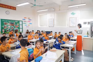 Giờ học của cô trò Trường Tiểu học Hưng Phúc (Trường Vinh, Nghệ An). Ảnh: Hồ Lài