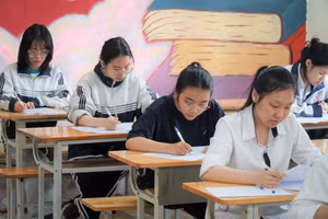 Học sinh Nghệ An tham gia Kỳ thi thử tốt nghiệp THPT do Sở GD&ĐT tổ chức. Ảnh: Hồ Lài