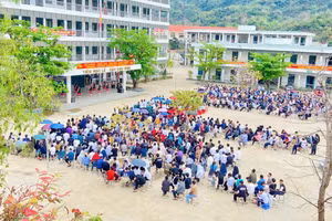 Trường THPT Kỳ Sơn (Mường Xén, Nghệ An) đã ổn định dạy học, ôn thi cuối cấp ngay sau kỳ nghỉ Tết Nguyên đán. Ảnh: Hồ Lài