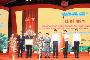 Trường THPT Thanh Chương 3 (Cát Ngạn, Nghệ An) vinh dự đón nhận Huân chương Lao động hạng Ba lần thứ 2, năm 2025. Ảnh: Hồ Lài