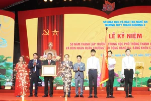 Trường THPT Thanh Chương 3 (Cát Ngạn, Nghệ An) vinh dự đón nhận Huân chương Lao động hạng Ba lần thứ 2, năm 2025. Ảnh: Hồ Lài