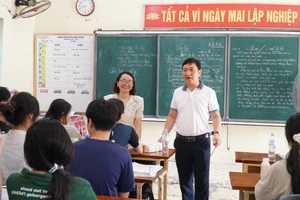 Buổi ôn thi cuối cùng môn Ngữ văn của lớp 12D1 Trường THPT Đô Lương 1 (huyện Đô Lương, Nghệ An). Ảnh: Hồ Lài