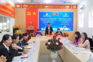 Buổi làm việc tại Trường Tiểu học Hưng Phúc (Trường Vinh, Nghệ An). Ảnh: Hồ Lài