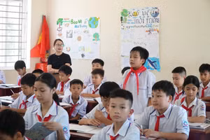 Giờ học tại Trường THCS thị trấn 2 xã Vạn An, Nghệ An. Ảnh: Hồ Lài