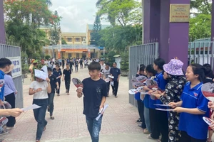 Thí sinh dự thi tại Hội đồng thi Trường THPT Nam Đàn 2, huyện Nam Đàn, Nghệ An. Ảnh ĐT