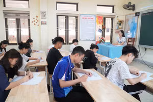 Trường Phổ thông Trung học Dân tộc nội trú Nghệ An tổ chức thi thử tốt nghiệp THPT cho học sinh. Ảnh: Hồ Lài