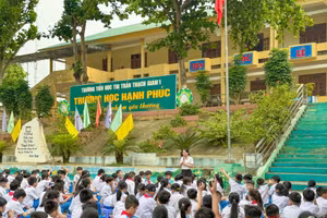 Giờ hoạt động trải nghiệm tại Trường Tiểu học Thị trấn Thạch Giám 1 (xã Tương Dương, Nghệ An). Ảnh: NTCC