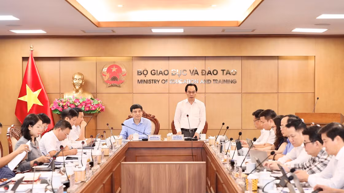 Ông Nguyễn Đắc Vinh - Chủ nhiệm Ủy ban Văn hóa và Xã hội của Quốc hội; Bộ trưởng Hoàng Minh Sơn chủ trì buổi làm việc.