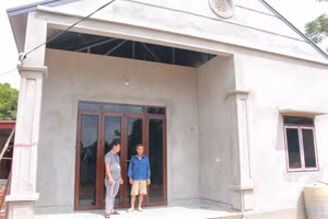 Với tinh thần “không để ai bị bỏ lại phía sau”, việc hỗ trợ nhà ở không chỉ dừng lại ở cấp kinh phí, mà còn là quá trình đồng hành, hỗ trợ, huy động cộng đồng cùng chung tay giúp người nghèo.