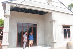 Với tinh thần “không để ai bị bỏ lại phía sau”, việc hỗ trợ nhà ở không chỉ dừng lại ở cấp kinh phí, mà còn là quá trình đồng hành, hỗ trợ, huy động cộng đồng cùng chung tay giúp người nghèo.