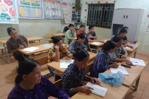 Các học viên dù đã cao tuổi nhưng rất nỗ lực đến lớp đều đặn.
