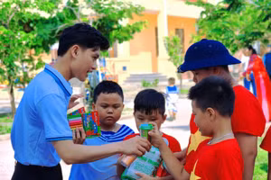 Lò Văn Tân - Sinh viên trường Đại học Y - Dược trong hải trình đến Trường Sa.