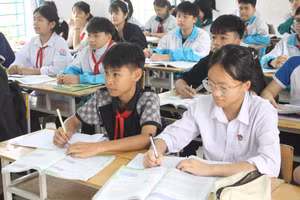 Học sinh trường THCS La Bằng, huyện Đại Từ, tỉnh Thái Nguyên nỗ lực học tập để đạt kết quả cao nhất.