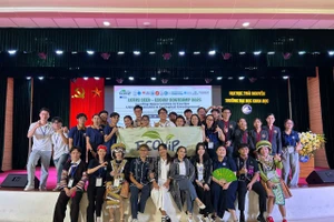 Sinh viên trong nước và quốc tế hào hứng tham gia vòng chung kết.