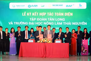 Đại diện 2 đơn vị ký kết hợp tác.