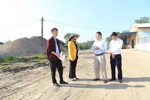 Đoàn giám sát HĐND tỉnh Thái Nguyên làm việc tại phường Linh Sơn.