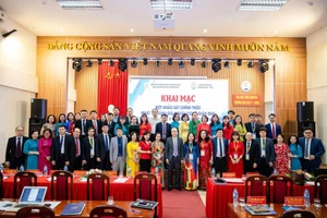 Trường Đại học Y - Dược (Đại học Thái Nguyên) khai mạc đợt khảo sát chính thức.