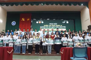 BTC trao giải thưởng cho các tác giả, nhóm tác giả tại cuộc thi “Thái Nguyên AImazing 2025”.