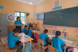 Nhọc nhằn nuôi giấc mơ con chữ tại các điểm trường vùng cao.
