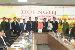 Đại học Thái Nguyên ký kết hợp tác với phường Phan Đình Phùng.