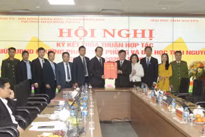 Đại học Thái Nguyên ký kết hợp tác với phường Phan Đình Phùng.