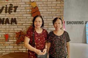 Người dân đến xem phim tại rạp chiếu phim CGV Thái Nguyên.