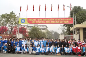 Đoàn viên sinh viên tích cực hưởng ứng.