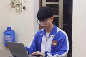 Nam sinh người dân tộc Tày Ma Quốc Khanh, lớp 11A6 trường PT Vùng cao Việt Bắc.