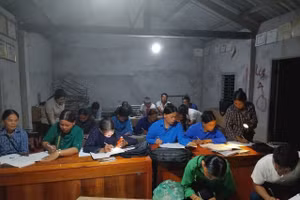 Các lớp xoá mù chữ được triển khai đều đặn mỗi tuần 5 buổi, từ 19h30 đến 21h30.