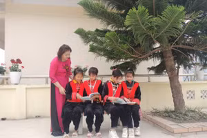 Cô và trò trường PTDT bán trú Tiểu học Phan Thanh