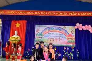 Cô giáo mầm non 13 năm thắp ước mơ tới trường cho học sinh vùng cao.